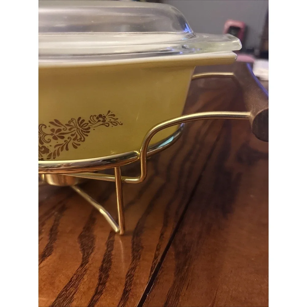 PYREX 043 1.5 Qt Golden Garland casserole w/ teak-handled warmer & lid EUC